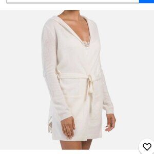 TAHARI CASHMERE HOODED TIE BELT WHITE ROBE